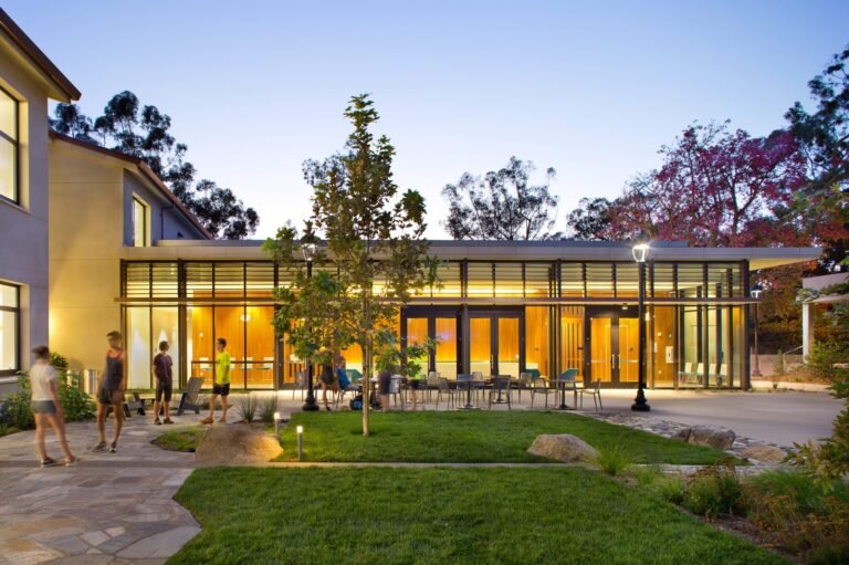 Pomona College: History, Academics, Campus Life, Admissions, and Legacy